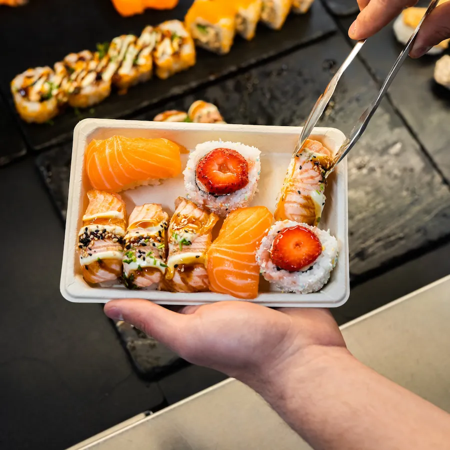 Bagasse sushi trays and lids
